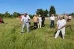 GRABIENIE SIANA NA ŚWIĘTEGO JANA – TRADYCJA, KTÓRA ŁĄCZY POKOLENIA
