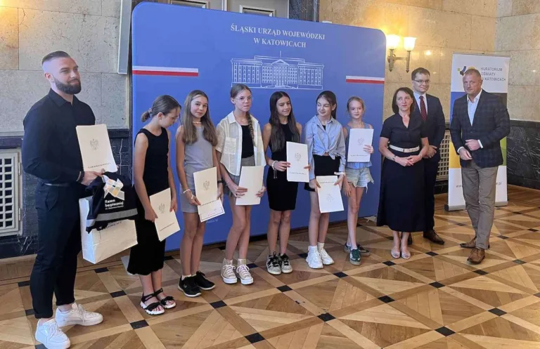 MŁODZIEŻ Z SP 38 Z WYRÓŻNIENIEM W WOJEWÓDZKIM KONKURSIE TEATRALNYM