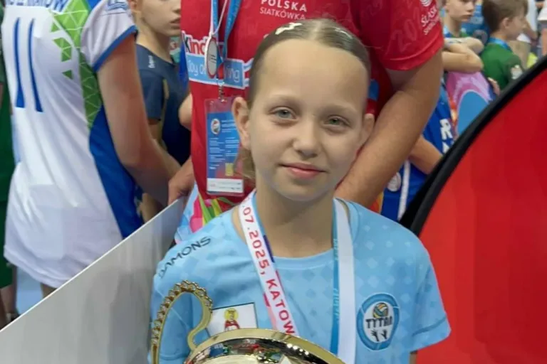 BRĄZOWY MEDAL DLA UKS TYTAN OSTROWY! TOSIA GRABOWSKA Z HISTORYCZNYM SUKCESEM NA MISTRZOSTWACH POLSKI