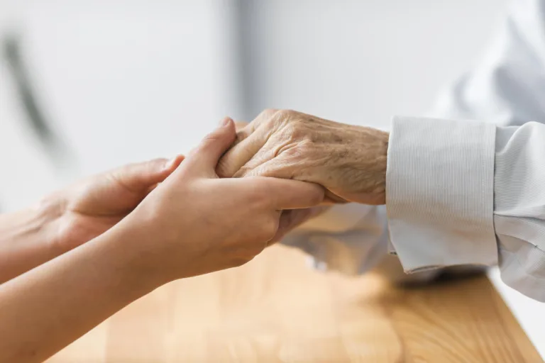 BEZPIECZEŃSTWO I ŚWIADOMOŚĆ – SZKOLENIA DLA SENIORÓW