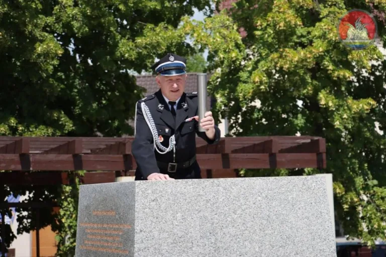 KOZIEGŁOWY WYSYŁAJĄ WIADOMOŚĆ W CZASIE – KAPSUŁA POD POMNIKIEM KRYSTYNA I