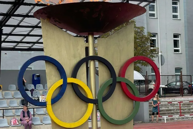 OGIEŃ OLIMPIJSKI ZAPŁONĄŁ W CZĘSTOCHOWIE „Olimpiada Razem 2025” – sport, integracja i radość.