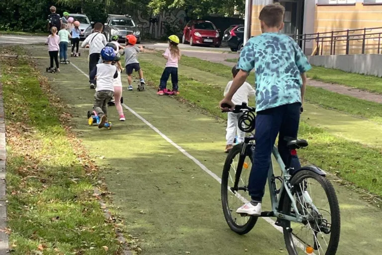 ŚLADY ZIELONEJ MOBILNOŚCI W CZĘSTOCHOWSKICH SZKOŁACH I PRZEDSZKOLACH