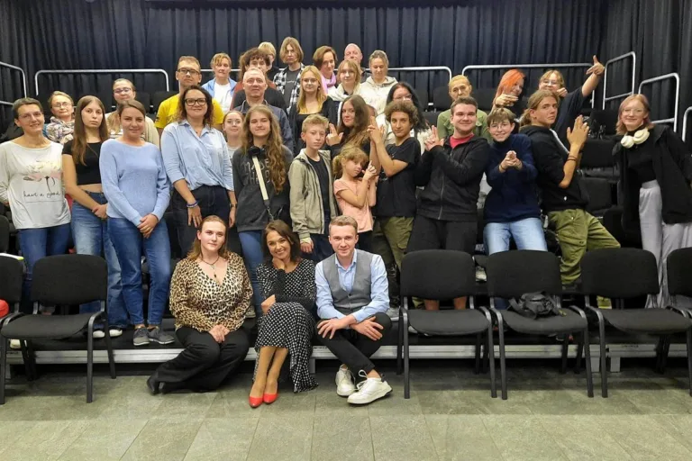 TEATR NA BŁESZNIE – RUSZAJĄ WYJĄTKOWE WARSZTATY TEATRALNE