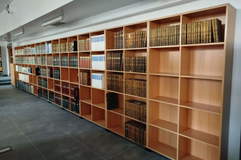 NOWE WYPOSAŻENIE DLA BIBLIOTEKI – KOMFORT I FUNKCJONALNOŚĆ DZIĘKI DOFINANSOWANIU