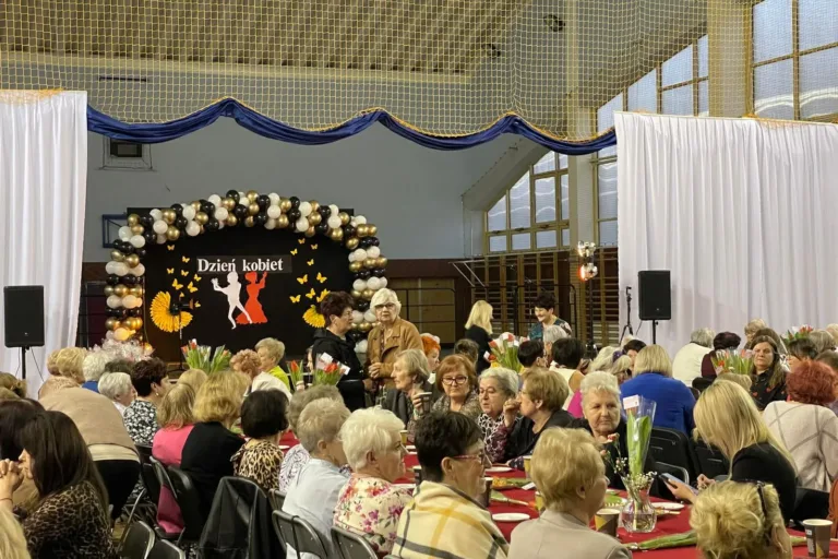 DZIEŃ KOBIET NA CAŁEGO – HALA W KAMIENICY POLSKIEJ PĘKAŁA W SZWACH