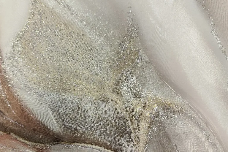 Tapety wracają do wnętrz. Najnowsze trendy w dekoracji ścian