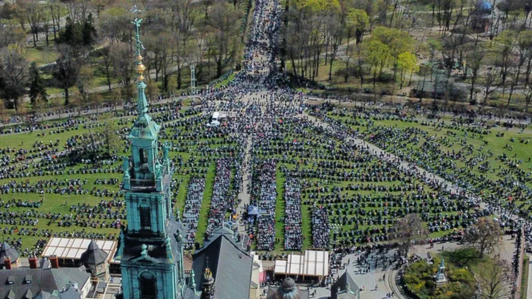 MOTOCYKLE, JASNA GÓRA I DOBRY KLIMAT