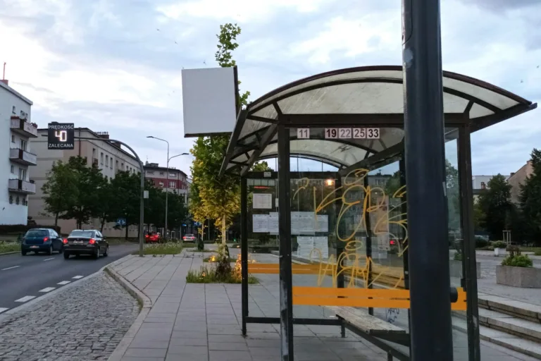 WIELKIE SPRZĄTANIE PRZYSTANKÓW W CZĘSTOCHOWIE