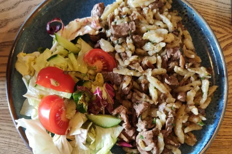 Hałuski z polędwiczką i rydzami – smak tradycji na talerzu