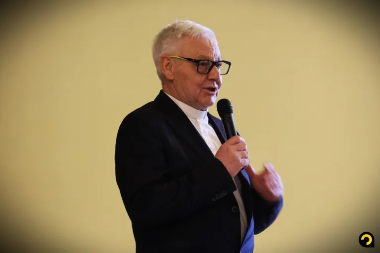 MIKOŁAJ, KTÓRY ŁĄCZY