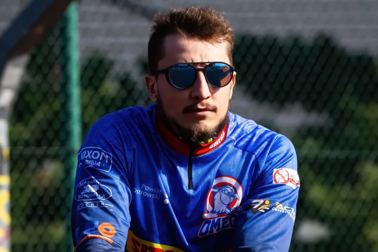 OSTRÓW GÓRĄ, ALE BYŁO WIĘCEJ NERWÓW NIŻ FAJERWERKÓW