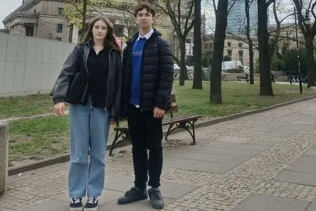 KOPERNIK NA FALI: UCZNIOWIE ROZBILI BANK W KONKURSIE O USA