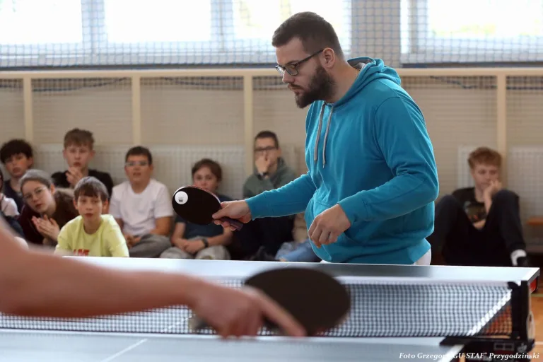 WSZYSCY ŁAPIĄ ZA RAKIETKI – PINGPONGOWE ŚWIĘTO W CZĘSTOCHOWIE