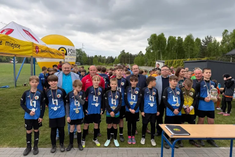 MŁODZI PIŁKARZE WALCZYLI O AWANS W CYKARZEWIE