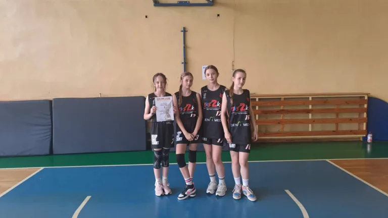 FINAŁY WOJEWÓDZKIE 3X3 W RYBNIKU. ZAWODNICZKI UKS 2KP WALCZYŁY O JAK NAJLEPSZY WYNIK