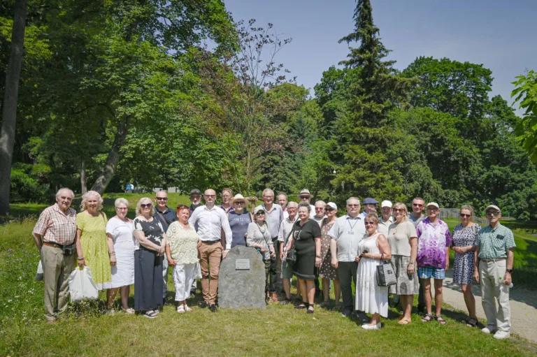 DRZEWO PAMIĘCI Z NOWĄ TABLICĄ. CZĘSTOCHOWA UCZCIŁA PODWÓJNY JUBILEUSZ