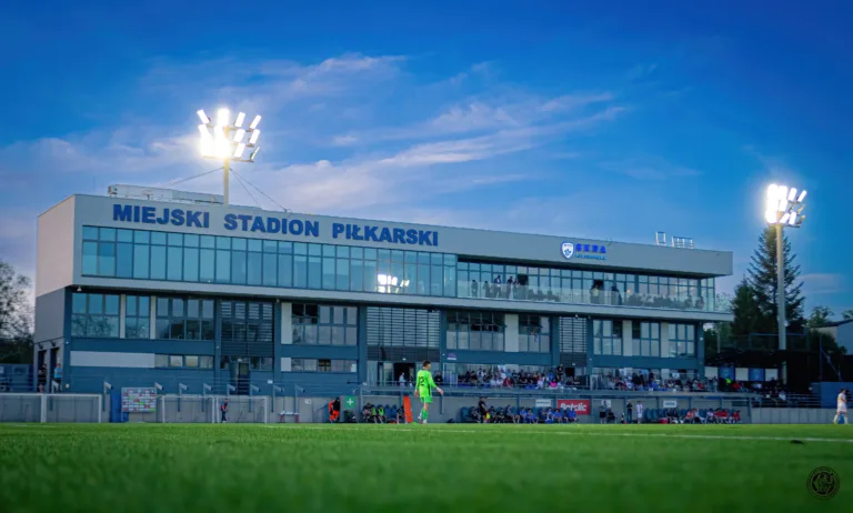 SKRA WYCOFUJE SIĘ Z III LIGI. TRUDNA DECYZJA, ALE KLUB ZAPOWIADA WALKĘ O PRZYSZŁOŚĆ