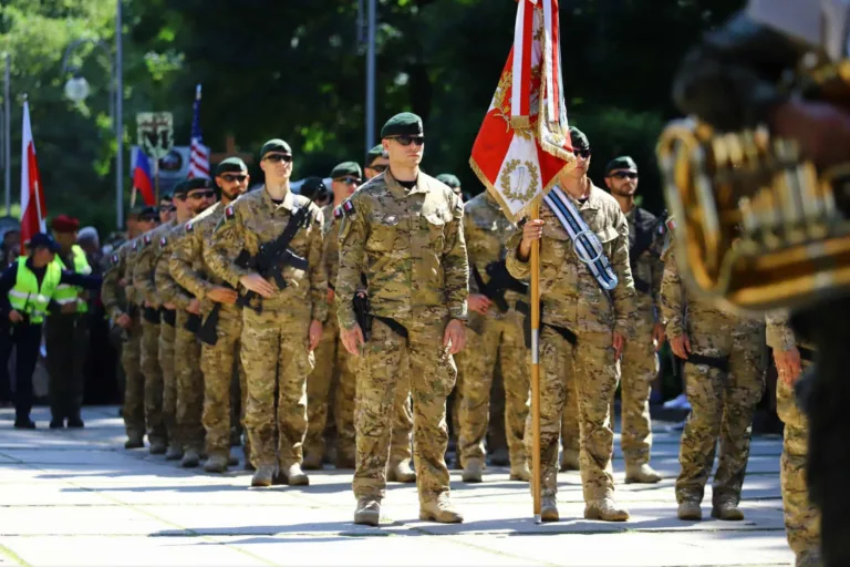 WOJSKOWE MUNDURY IDĄ NA JASNĄ GÓRĘ