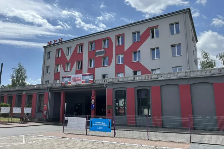AUTOBUS 14 WRACA NA SWOJĄ TRASĘ